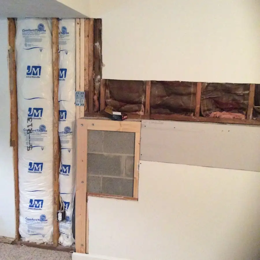 Wall insulation replacement during Structural Drying in Paris